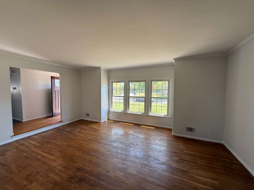 Building Photo - 648 Longview Dr
