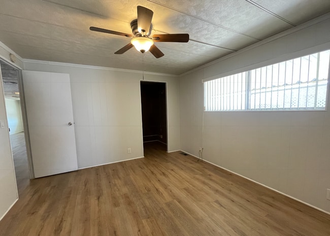 Building Photo - Three Bedroom Two Bathroom Home in Sierra ...