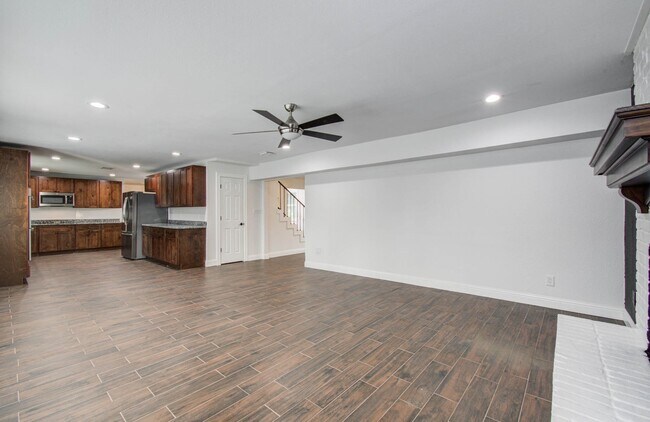 Building Photo - 536 Robert E Lee Dr
