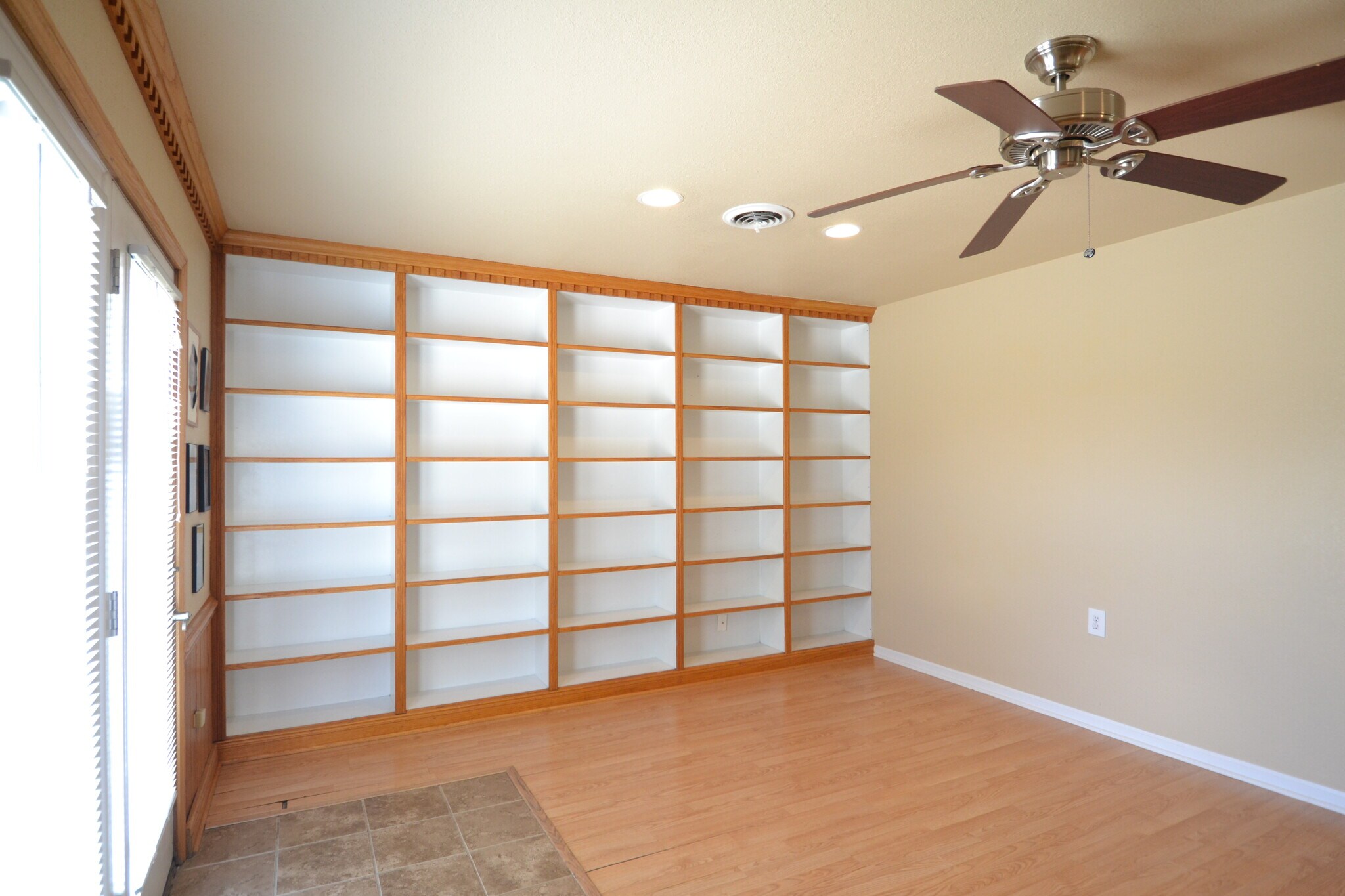 Building Photo - 1203 S Osteopathy Ave