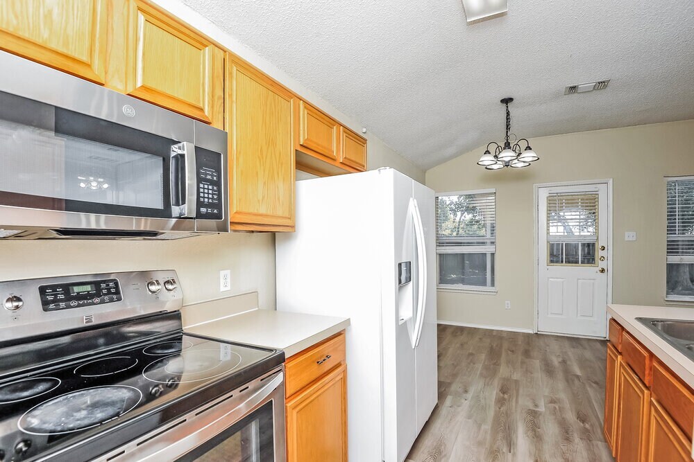 Building Photo - 6366 Twilight Cir