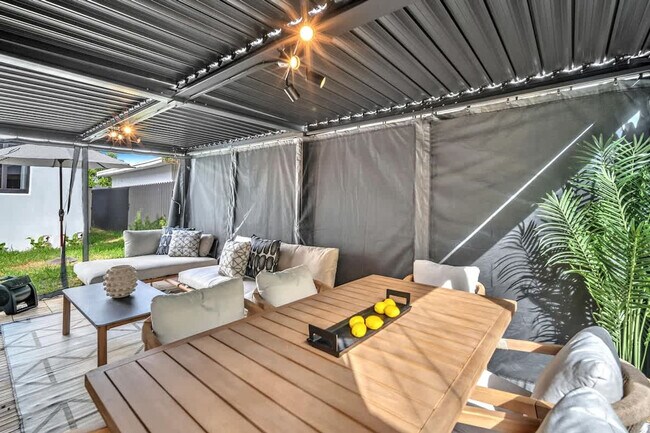 Building Photo - 400 NW 45th St