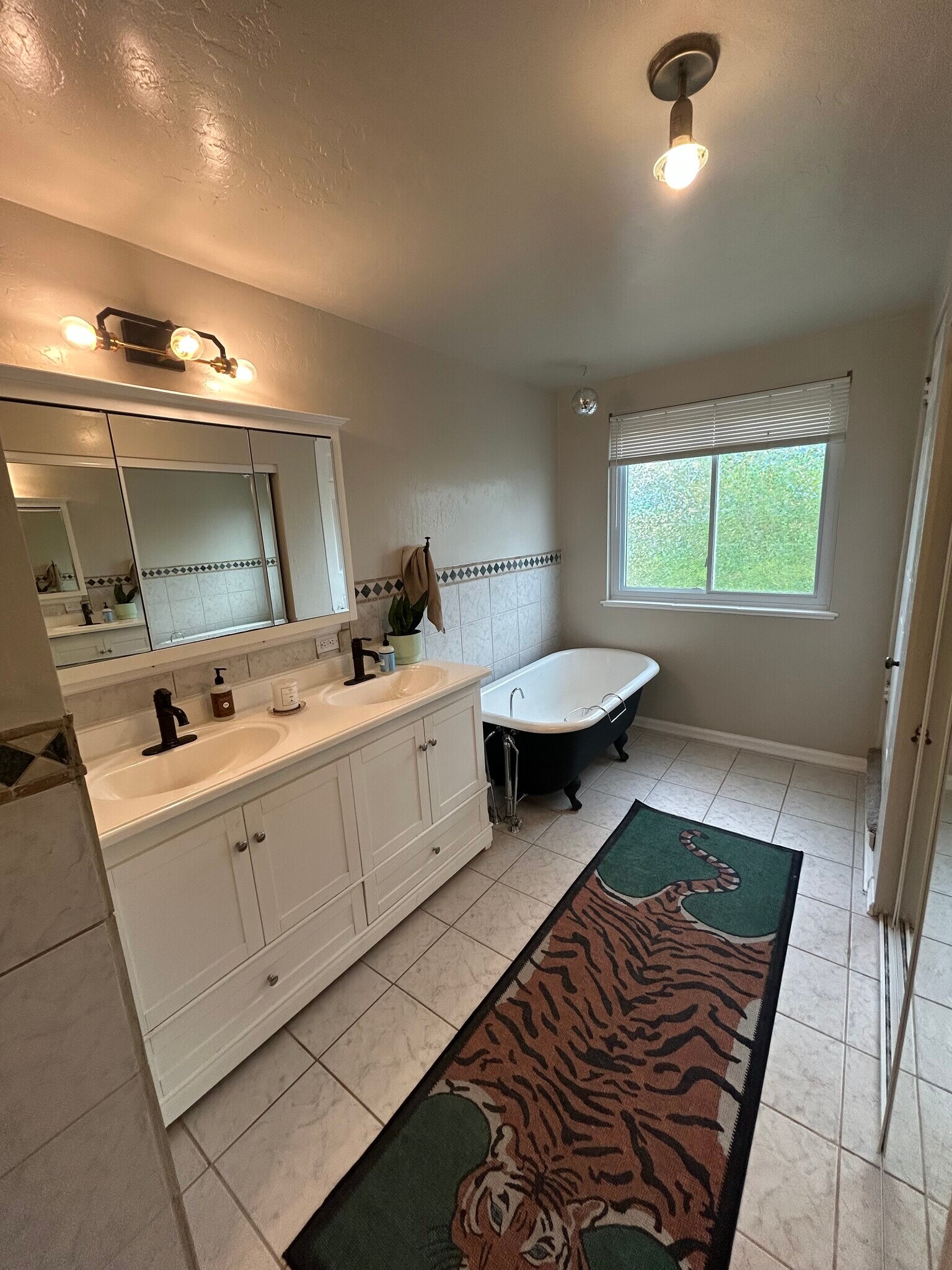 Building Photo - 2500 Winona Ct