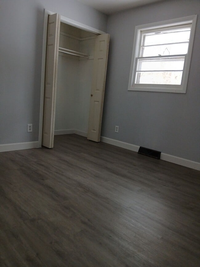 Building Photo - 1017 Irving Ave