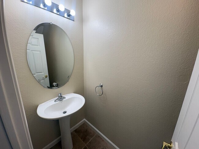 Building Photo - 2216 Cermak Way