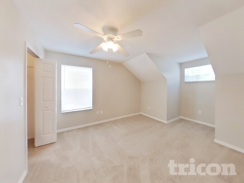 Building Photo - 6739 Summer Haven Dr