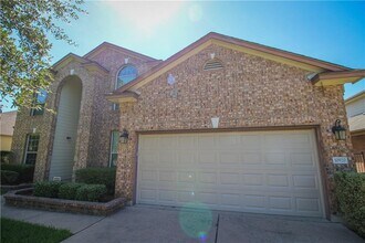 Building Photo - 10920 Quarry Oaks Trail