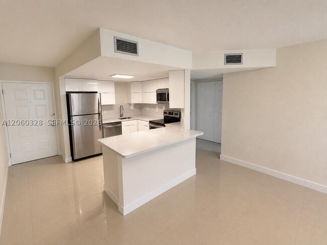 Building Photo - 8255 Lake Dr