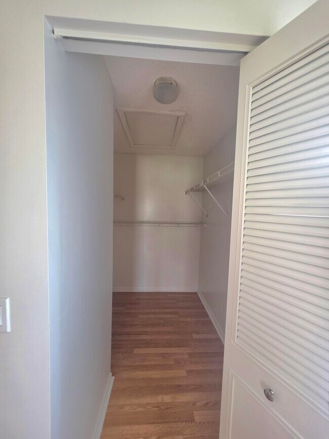 Building Photo - 203 Foxtail Dr