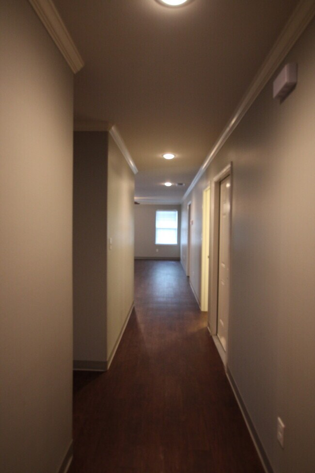 Building Photo - 2538-2538 Westminster Dr
