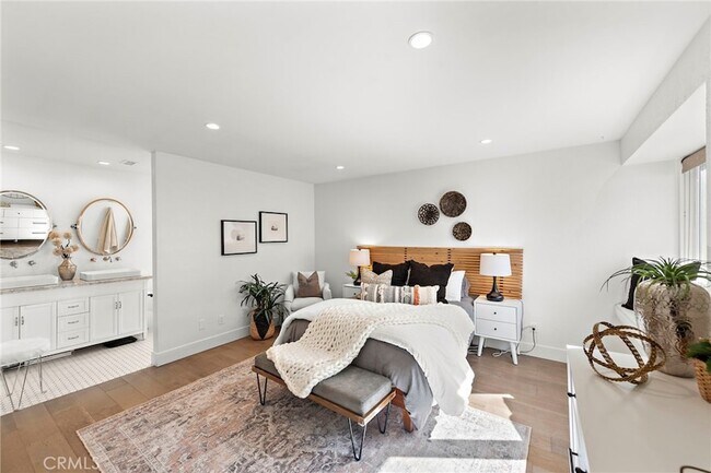 Building Photo - 12628 Newport Ave