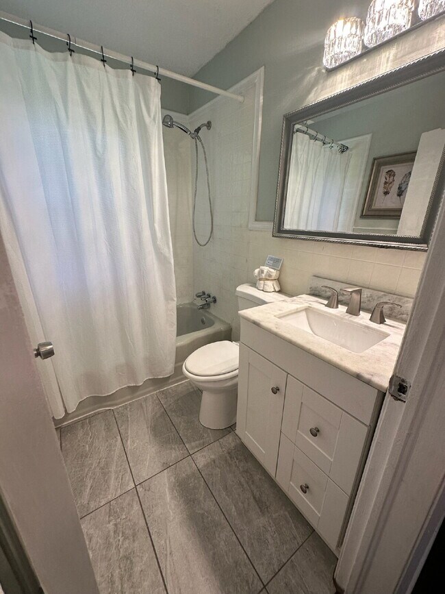 Building Photo - Beautifully Updated Decatur Home with Spacious Backyard