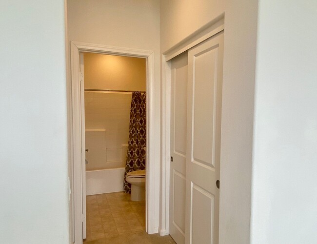 Building Photo - Modern Coastal Living – 2-Bed, 2.5-Bath Ho...