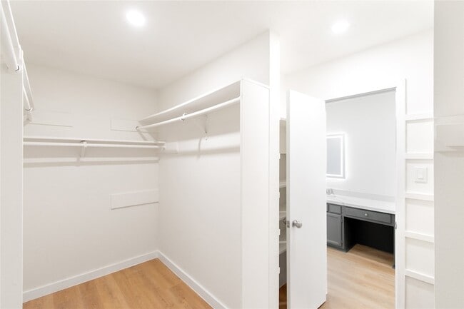 Building Photo - 15707 Amapola Dr