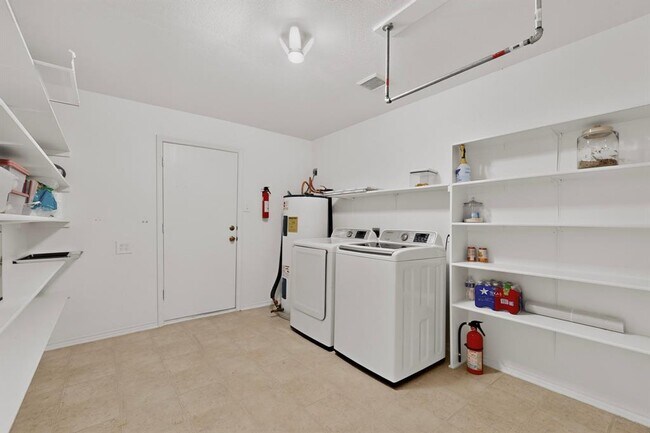 Building Photo - 11517 Chatam Berry Ln