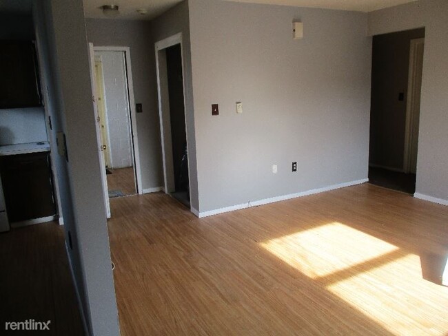 Building Photo - 300 Seitz St