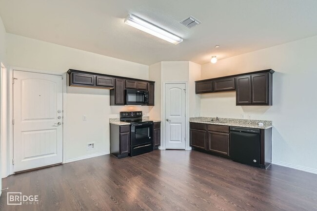 Building Photo - 1349 Lakecrest Ln