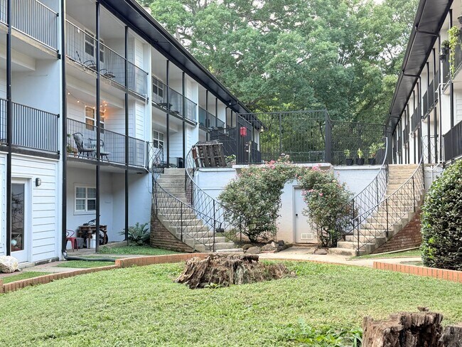 Building Photo - 897 N Highland Ave NE