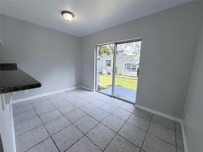 Building Photo - 230 SW 11th Ave