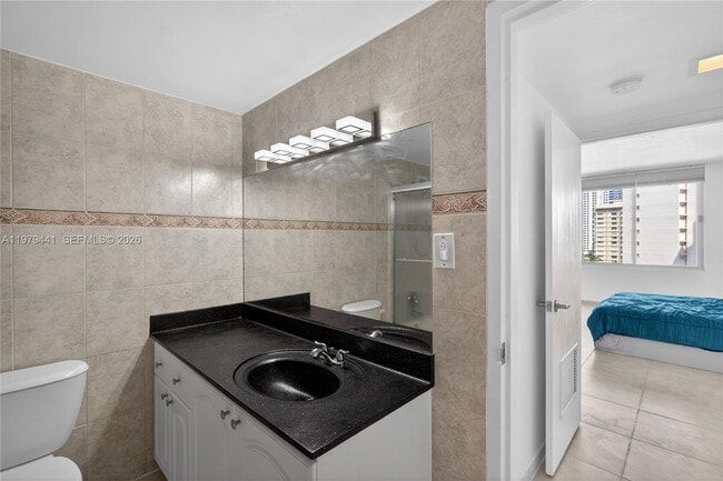 Building Photo - 1000 West Ave