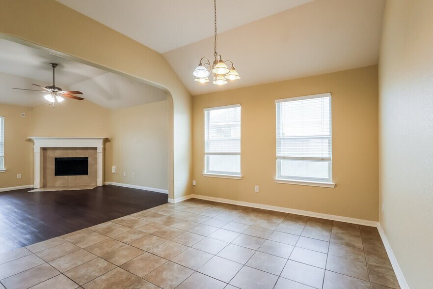 Building Photo - 5203 Lost Cove Ln