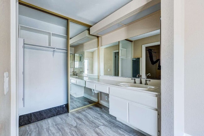 Building Photo - Spacious 2 Bedroom, 2 Bath – End Unit with...
