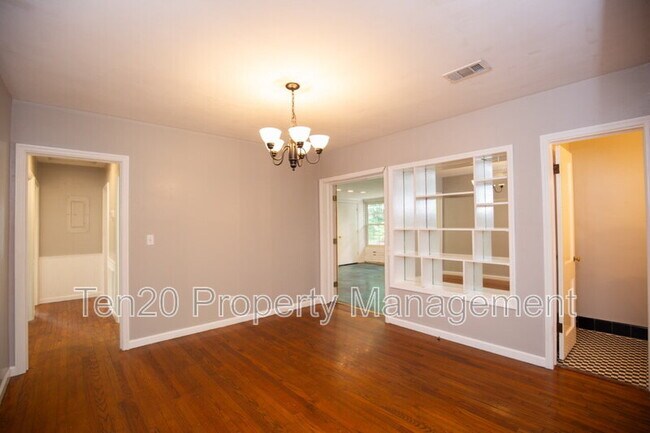 Building Photo - 1706 Wells Dr