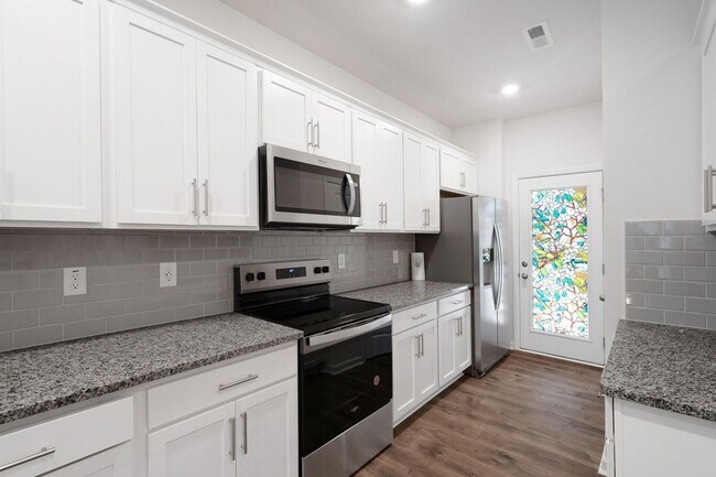 Building Photo - Charming 3BR House in Fuquay Varina