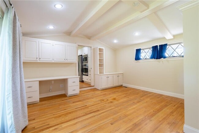 Building Photo - 48 Pleasant St