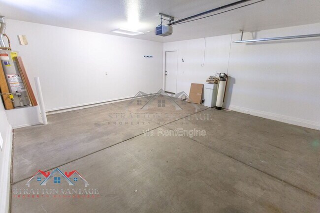 Building Photo - 8039 W Alex Ave