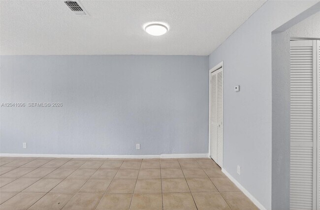 Building Photo - 2107 Catherine Dr