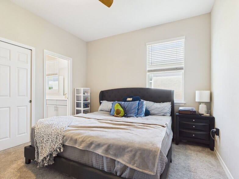 Building Photo - 7813 SW 56th Pl
