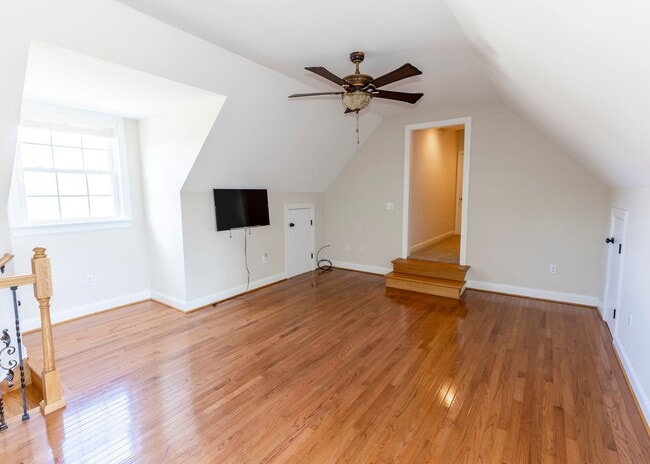 Building Photo - 5 bedroom home