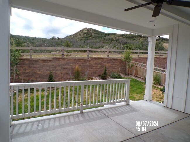 Building Photo - Stunning Home in Castle Rock 4Bedrooms 3.5 Bathrooms!