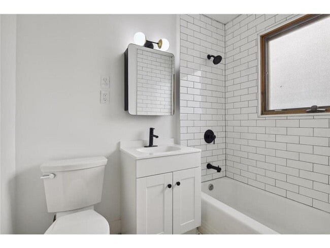 Building Photo - 99 E 54th St