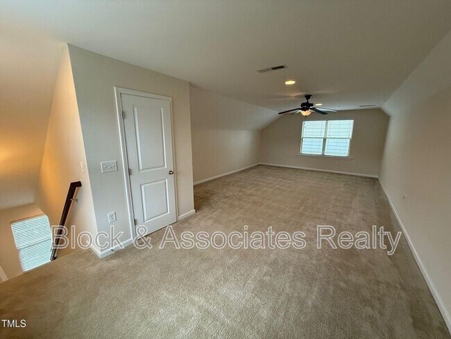 Building Photo - 238 Begen St