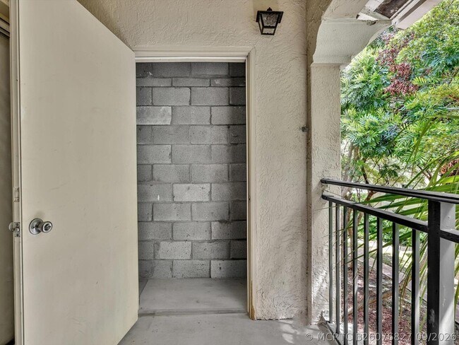 Building Photo - 2433 Centergate Dr