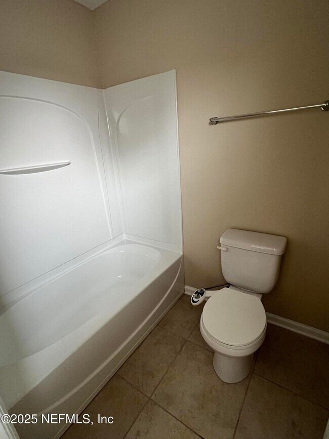Building Photo - 4586 Temple Lakes Dr