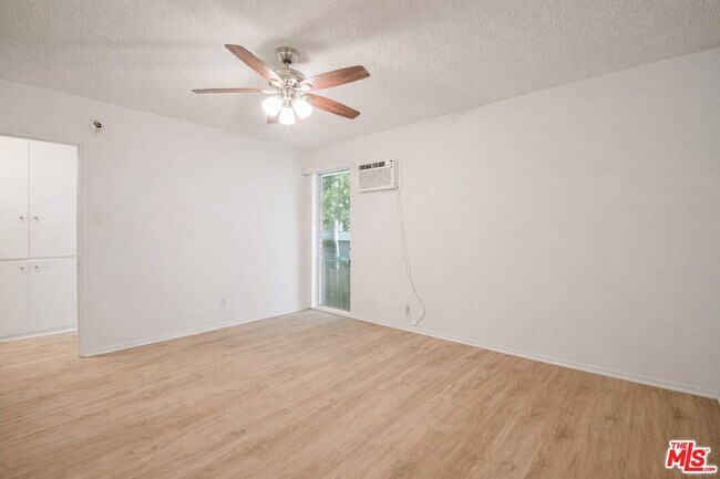 Building Photo - 1221 Amherst Ave