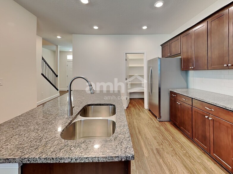 Building Photo - 2325 S Wild Horse Way