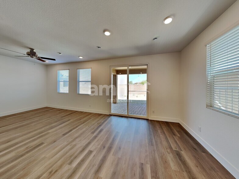 Building Photo - 11178 Magallanes St