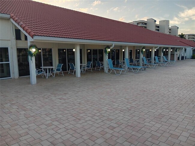 Building Photo - 7871 Sailboat Key Blvd S