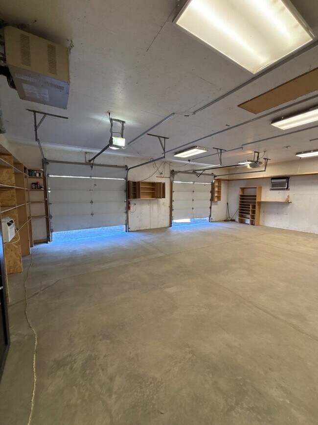 Building Photo - 218 6th St