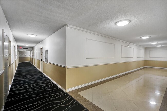 Building Photo - 3725 S Ocean Dr