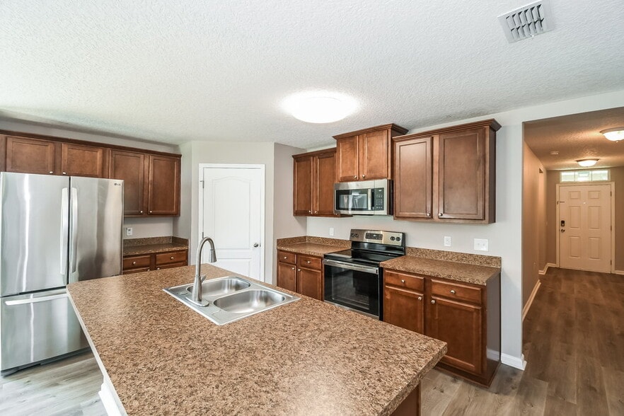 Building Photo - 95339 Mistwood Ct