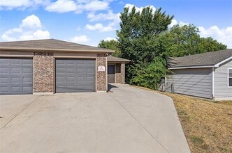 Building Photo - 3216 S Cherry Ln