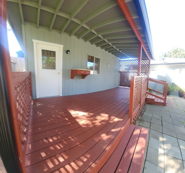 Building Photo - Well maintained 5 bedroom 2 bath with garage