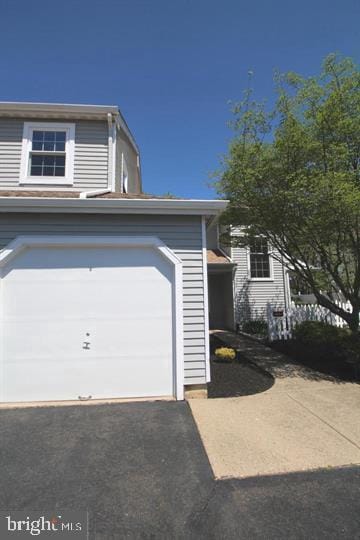 Building Photo - 681 Rose Hollow Dr