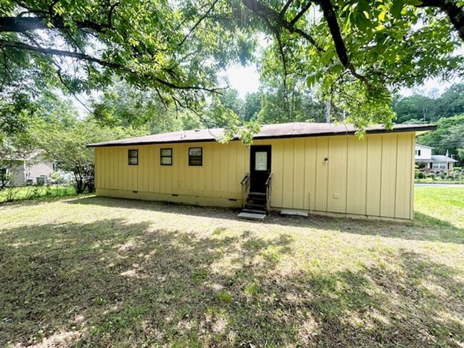 Building Photo - Spacious 4-Bedroom, 2-Bath Home Located in...