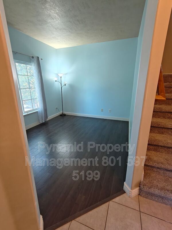 Building Photo - 2896 E Lookout Dr